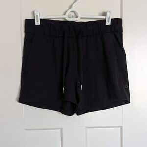 Lululemon NWOT On The Fly Short 2.5" Woven Black sz 8
